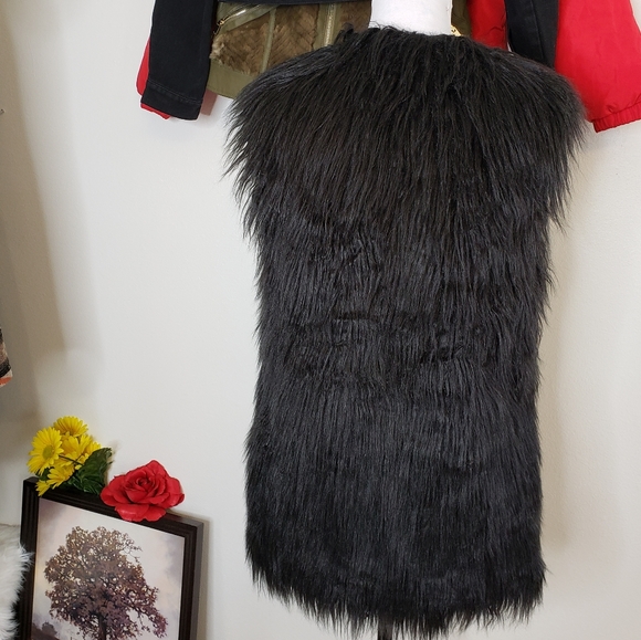 NEW Boutique Faux Fur Vest Black - Picture 6 of 15